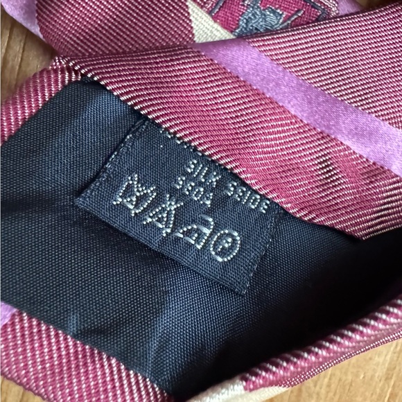Burberry London Silk Tie - Picture 9 of 9